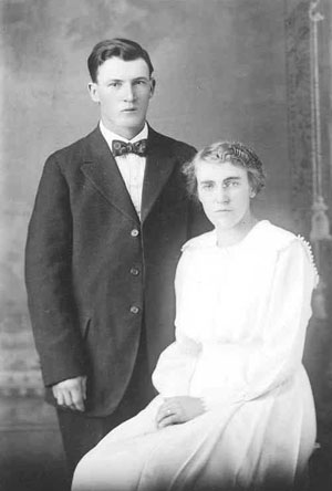 Wedding picture of Joseph William Dutson and Lulu Elizabeth Weaverling